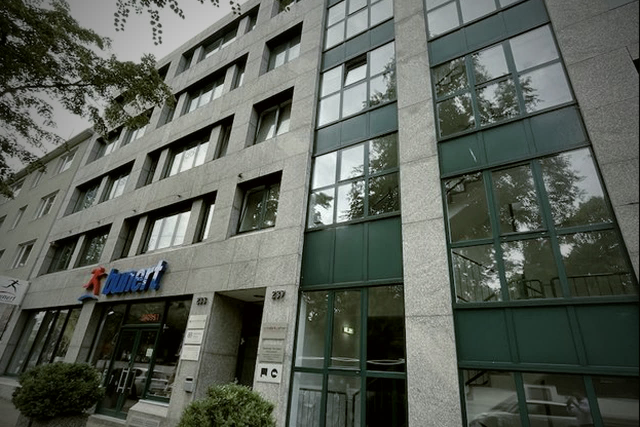Mixed-use building, Aachener Straße in Cologne-Lindenthal