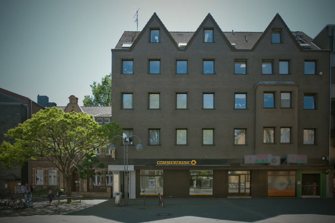 Mixed-use building on the market square in Cologne-Porz